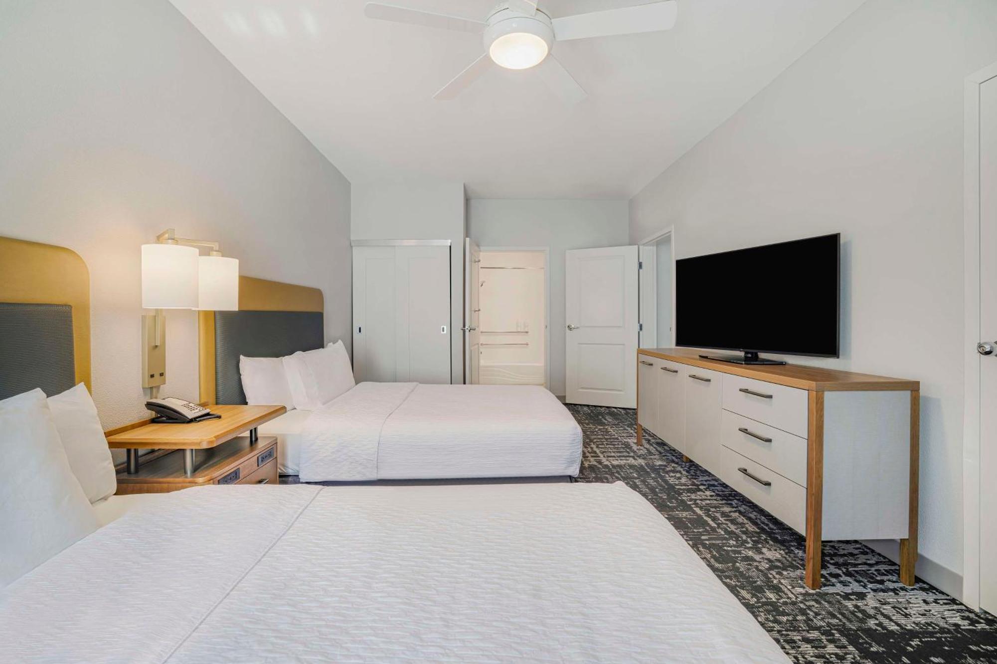 One-Bedroom Queen Suite Two Queen Beds Non-Smoking