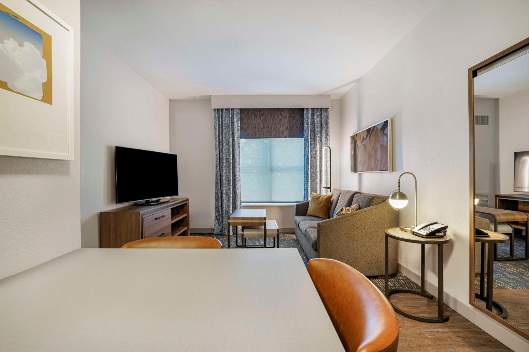 King Suite Accessible Tub Mobility Hearing Access or Non-Smoking